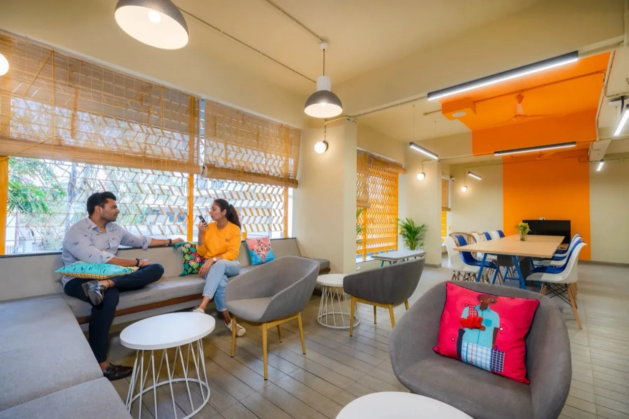 Private conference and group study room in luxury PG near Symbiosis